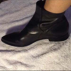 La Canadienne black leather bloggers fave booties